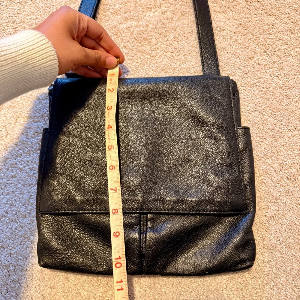 BLACK PEBBLED LEATHER CROSSBODY PURSE 🖤 - Picture 2 of 6